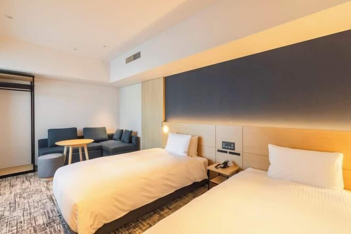Caja de seguridad en la habitación, wifi gratis y ropa de cama