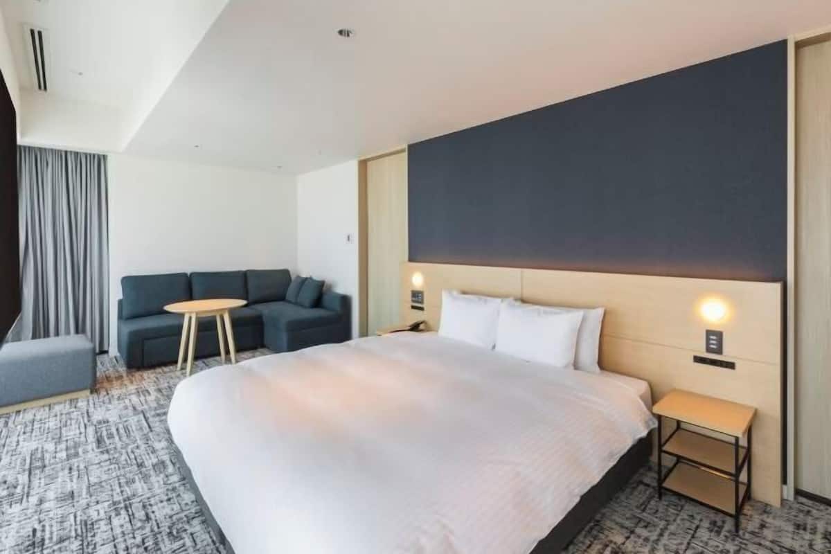 Caja de seguridad en la habitación, wifi gratis y ropa de cama