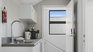 Interior - Lake Taupō Hideaway Apartment in Acacia Bay (Lake Taupō)