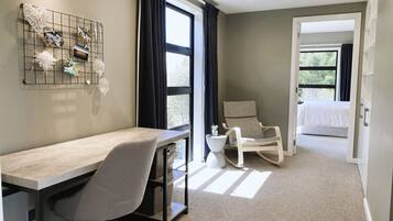 5 bedrooms, desk, iron/ironing board, free WiFi