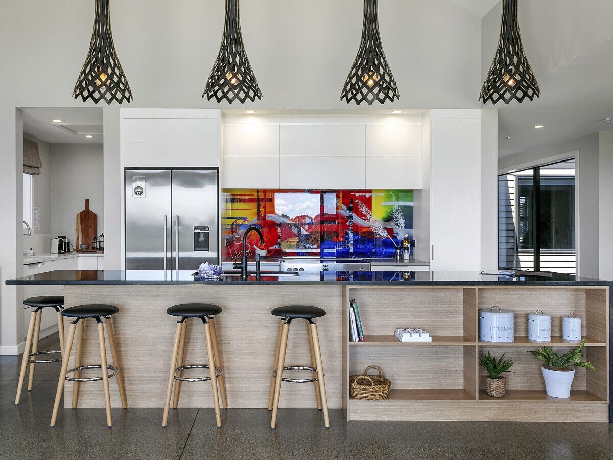 Kylskåp, mikrovågsugn, ugn och spishäll