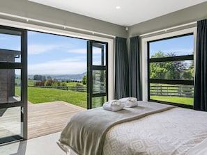 5 bedrooms, desk, iron/ironing board, free WiFi