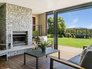 Terrace/patio - Lake Taupō Luxury Home + Hideaway Apartment + Spa Pool (Lake Taupō)
