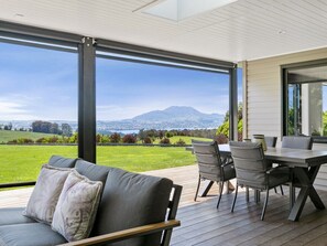Interior - Lake Taupō Luxury Home + Hideaway Apartment + Spa Pool (Lake Taupō)