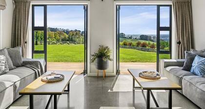 Lake Taupō Luxury Home + Hideaway Apartment + Spa Pool