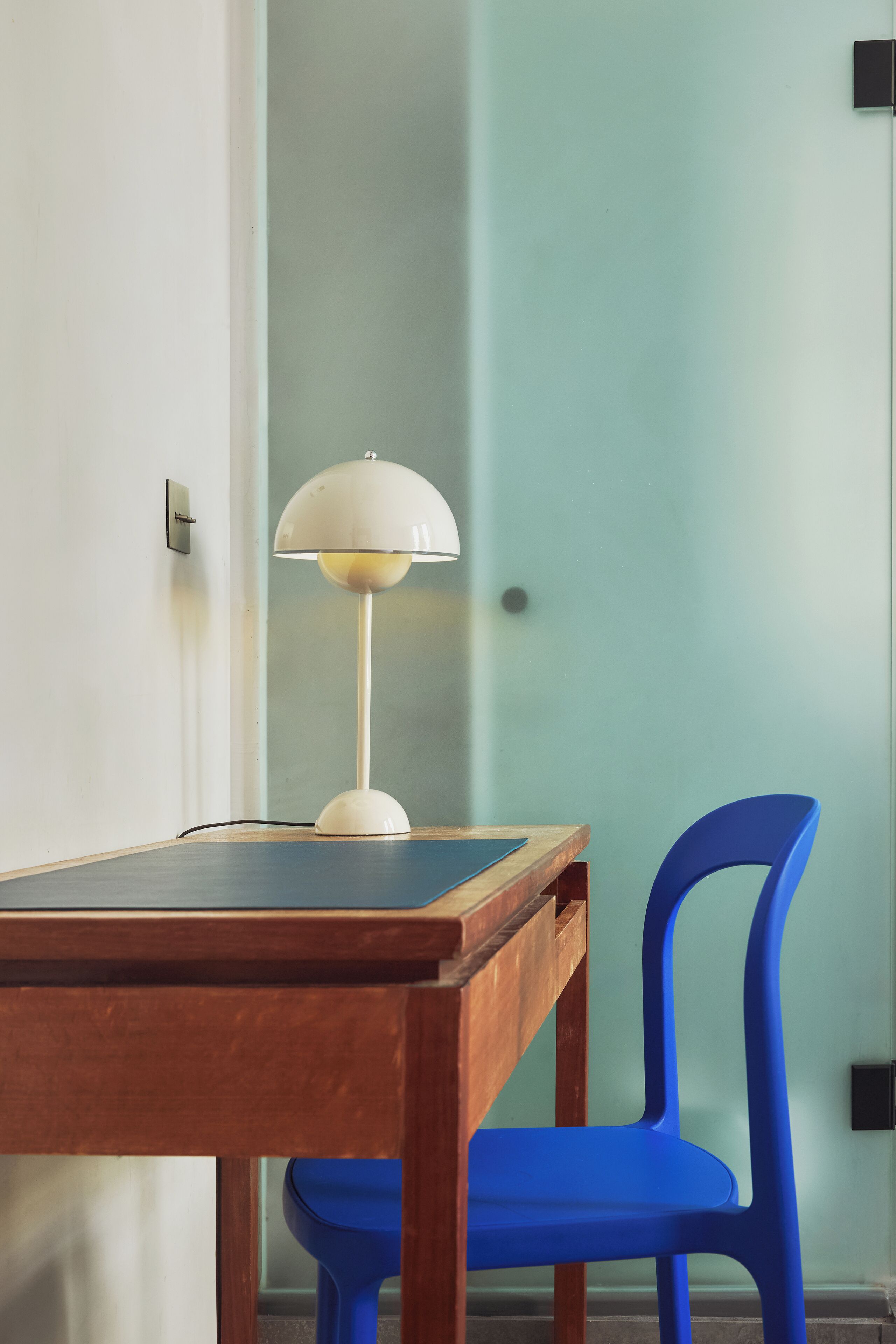 Escriptori, cortines opaques, planxa i posts de planxar i wifi gratuïta 
