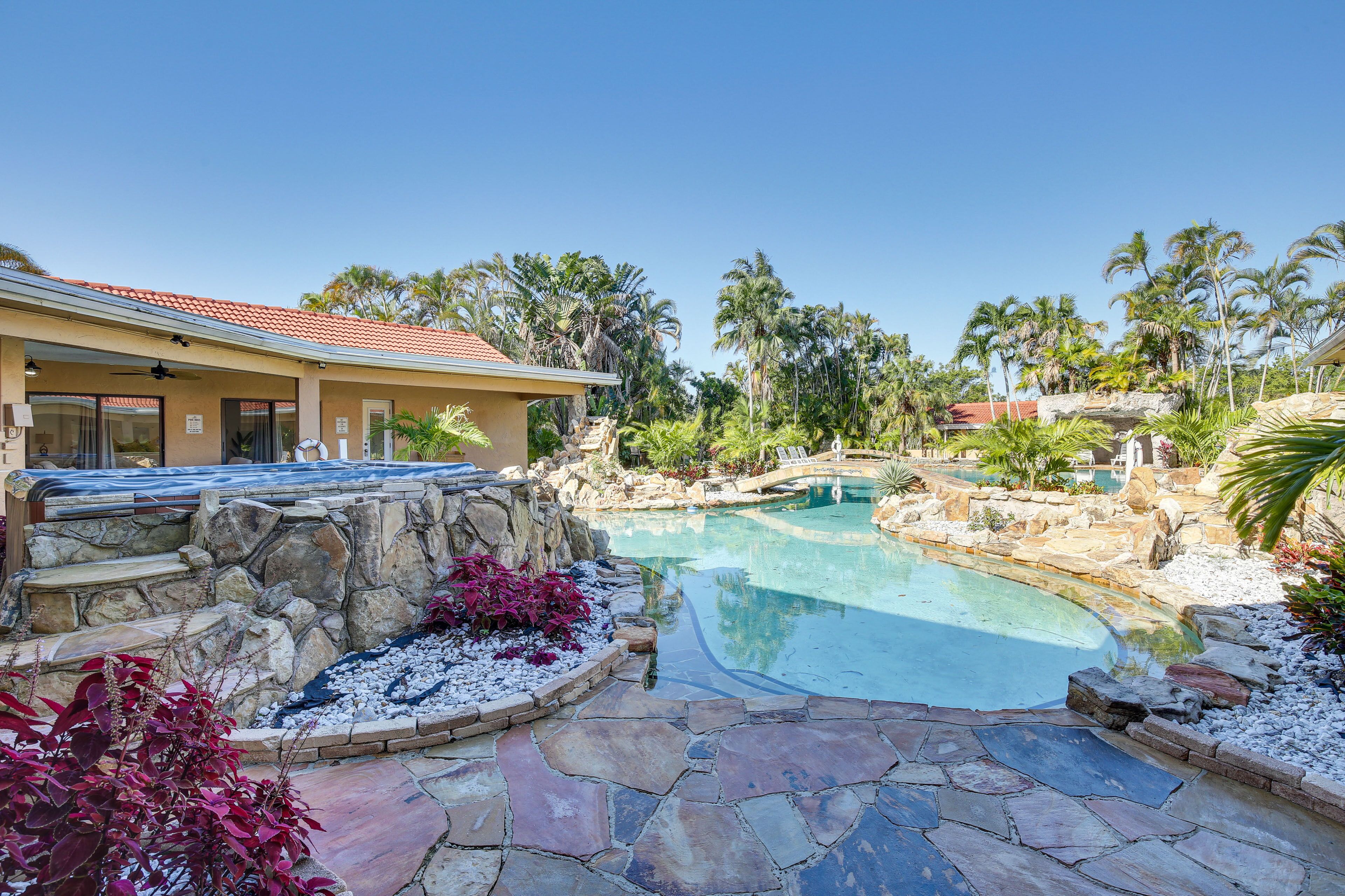 Spacious Villa in Coral Springs w/ Pool & Hot Tub!