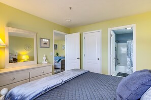 2 bedrooms, desk, iron/ironing board, travel cot - 3 Mi to Savannah Beach: Lewes Condo w/ Pool Access (Lewes)