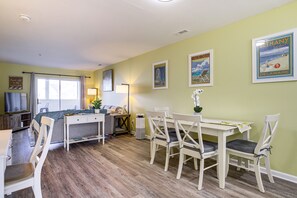 Dining - 3 Mi to Savannah Beach: Lewes Condo w/ Pool Access (Lewes)