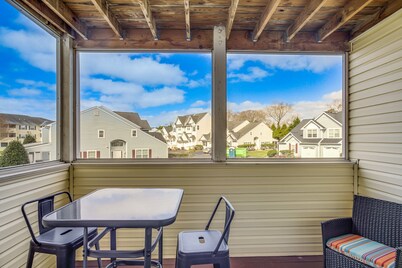 3 Mi to Savannah Beach: Lewes Condo w/ Pool Access