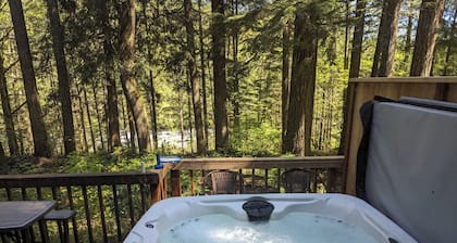Mt Hood Riverfront Cabin with Hot Tub! Dog friendly!