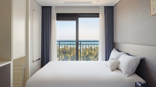 Urbanstay Sokcho Beach AB