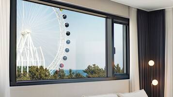 Premier Suite | 1 bedroom, desk, blackout drapes, iron/ironing board