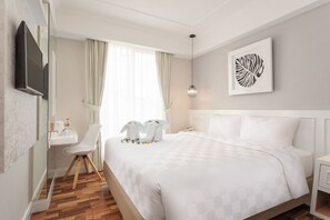 Minibar, in-room safe, desk, free WiFi - Daima Norwood Hotel (Jakarta)