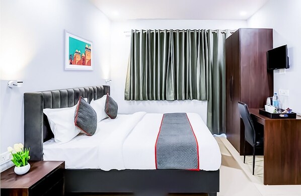 デラックス ダブルルーム | デスク、防音設備、WiFi (無料)