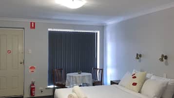 Studio Suite | 1 bedroom, iron/ironing board, free WiFi, bed sheets