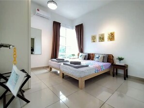 Deluxe Villa | 5 bedrooms, soundproofing, iron/ironing board, free WiFi - Fun Villa (Bandar Penawar)