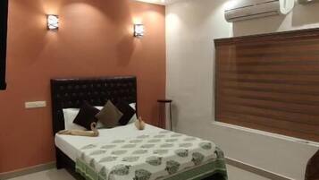 Free WiFi, bed sheets