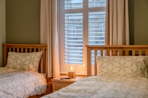 2 bedrooms, iron/ironing board, free WiFi