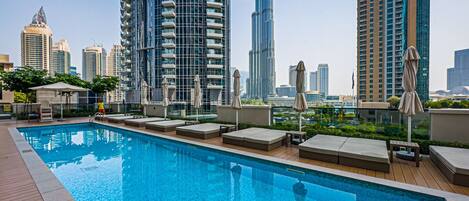 2 albercas al aire libre