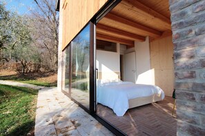 4 室のベッドルーム、旅行用ベビーベッド、WiFi (無料)、ベッドシーツ