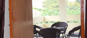 Neerja Guest House, super closer to Assi Ghat and famous temples