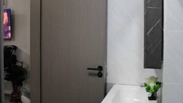 Comfort Studio | Bilik Mandi | Pancuran mandi, kelengkapan dandanan diri percuma, bidet