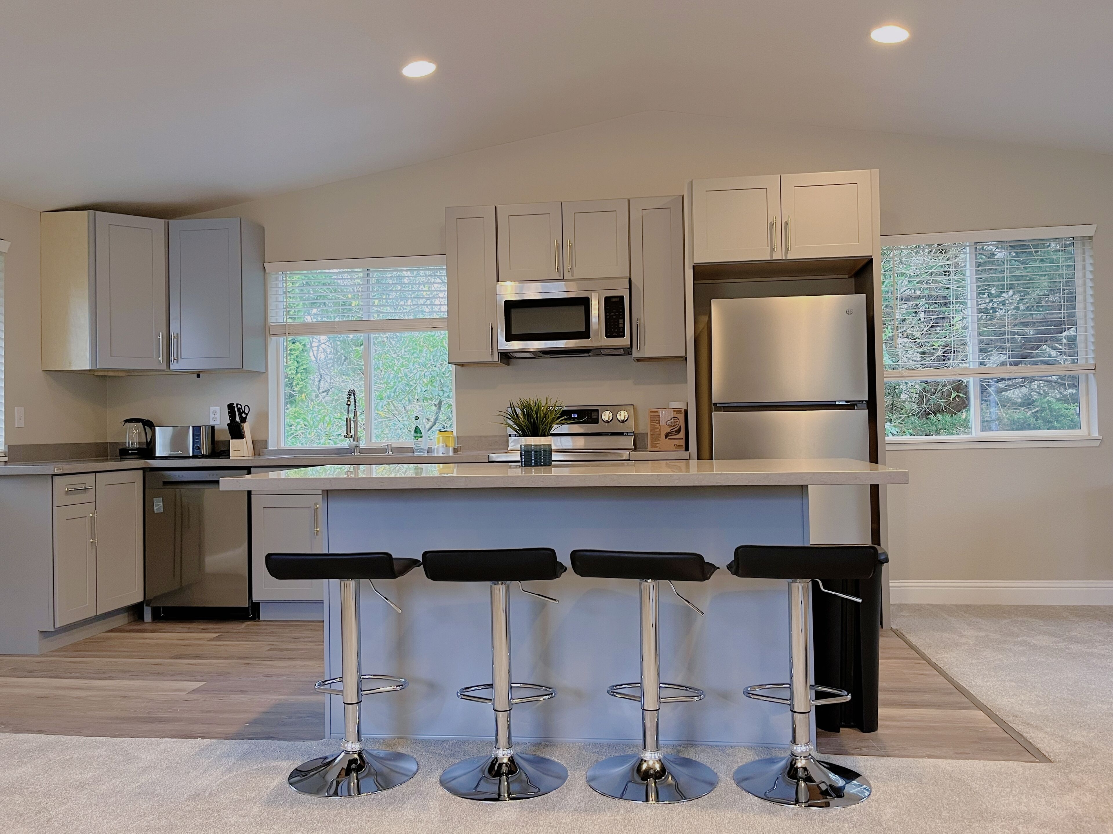 ميكروويف، غلّاية كهربائية، محمصة خبز