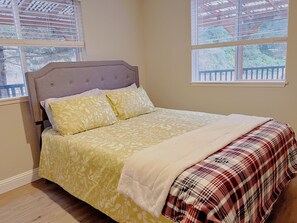 2 bedrooms, desk, iron/ironing board, WiFi - Limited Time 20% Off/MTN View/Modern PNW Getaway (North Bend)