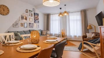 Appartement Familial | Coin séjour | TV connectée de 120 cm avec chaßnes numériques, Netflix