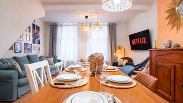 Smart TV 120 cm con canales de televisión digitales, Netflix