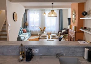 Appartement Familial | Coin séjour | TV connectée de 120 cm avec chaînes numériques, Netflix