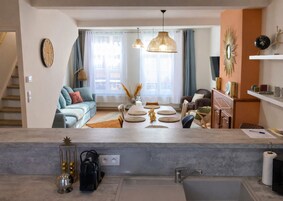 Apartamento familiar | Zona de estar | Smart TV de 120 cm con canales digitales, Netflix