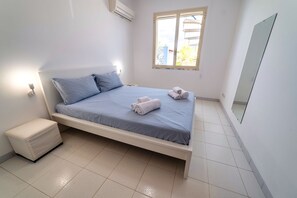 3 bedrooms, iron/ironing board, travel crib, free WiFi - Sea view, only 400 m from blue flag beach, mini-pool-jacuzzi (Porto Palo)