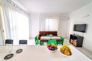 Dining - Sea view, only 400 m from blue flag beach, mini-pool-jacuzzi (Porto Palo)