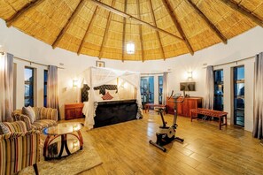 Decoración personalizada, muebles diferentes y escritorio