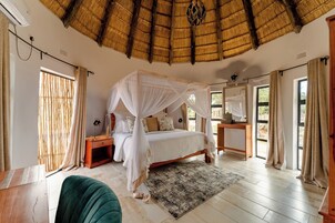 Family Suite | Individually decorated, individually furnished, desk, laptop workspace