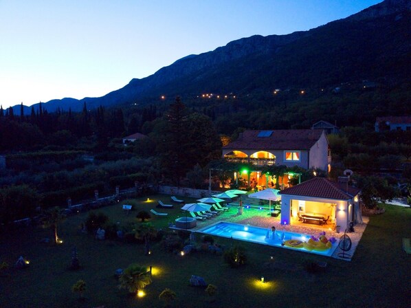 Exterior - Villa Thousand Roses - Four-Bedroom Villa with Terrace and Swimming Pool (Gruda)