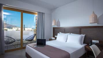 Superior Double Room | 1 bedroom, in-room safe, desk, iron/ironing board