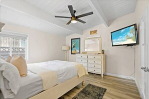 3 habitaciones, escritorio, internet y ropa de cama 