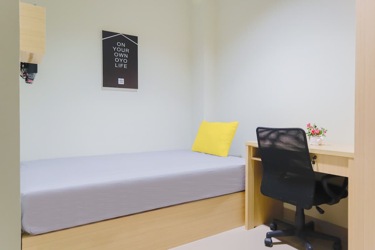 Deluxe Single Room | Free WiFi, bed sheets