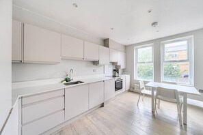 Fridge, stovetop, dishwasher, toaster