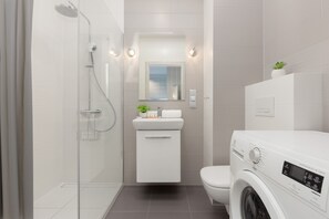 淋浴設備、免費梳洗用品、提供毛巾、廁紙