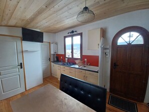 Private kitchen - Tiny House in Méaudre in the heart of nature (Vercors plateau) (Autrans-Méaudre en Vercors)
