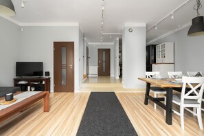 Apartment, 3 Bedrooms, 2 Bathrooms | 3 bedrooms, desk, free WiFi, bed sheets - Dom Sianowska Poznań by Renters (Poznan)