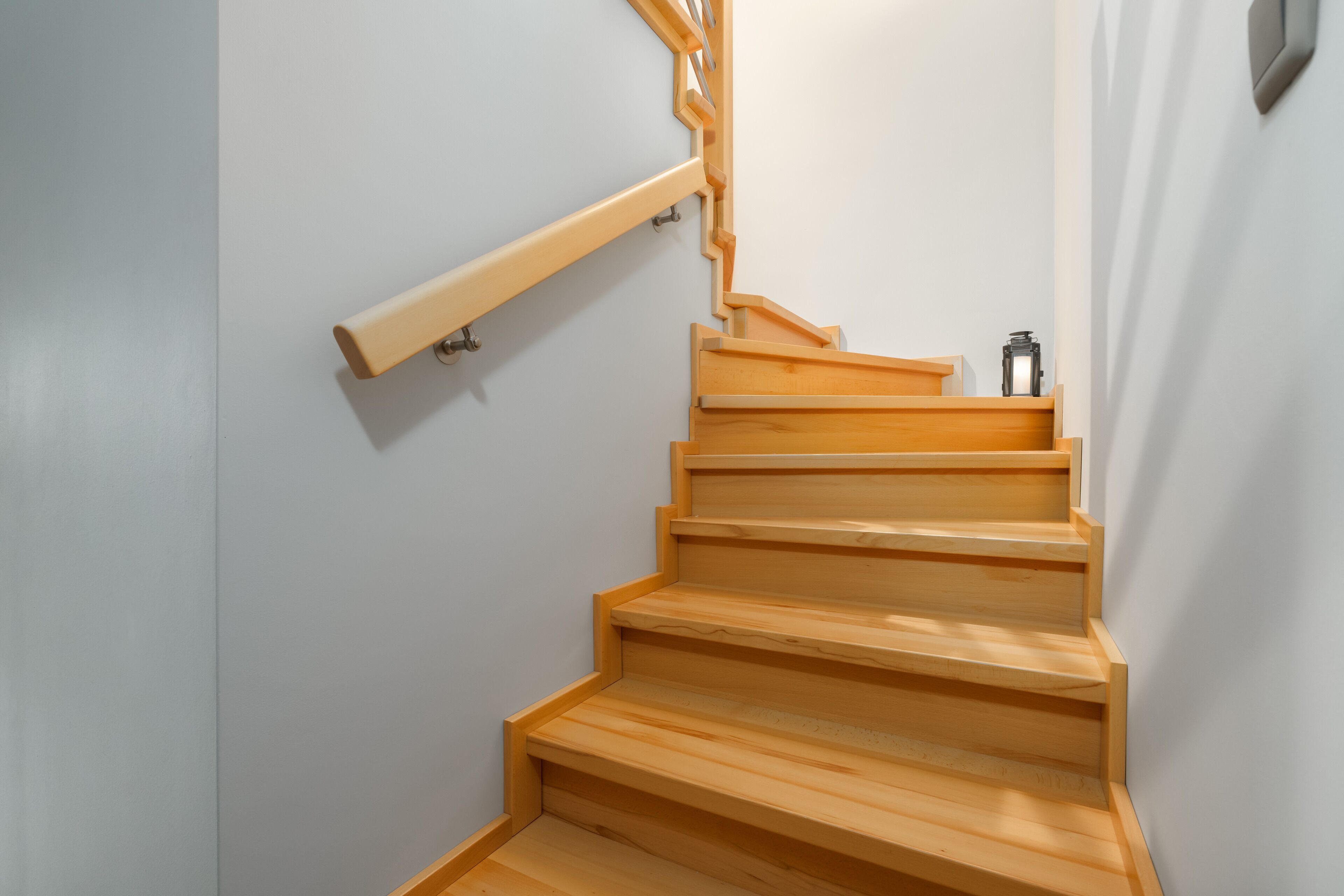 Televisión de pantalla plana de 24 pulgadas con canales por cable 