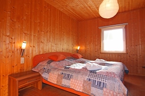3 bedrooms, travel crib, free WiFi