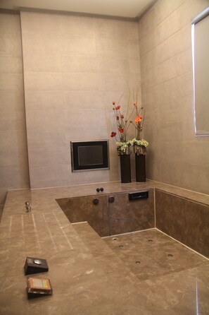 Quarto casal luxo | Banheira de imersão