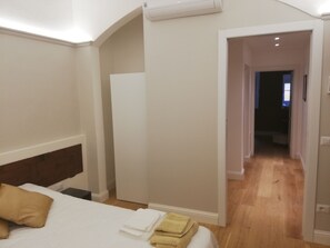 1 Schlafzimmer, Reisekinderbett, kostenloses WLAN, Bettwäsche