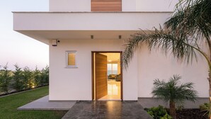 Exterior detail - Sea Pearl Beachfront Villas (Ayia Napa)